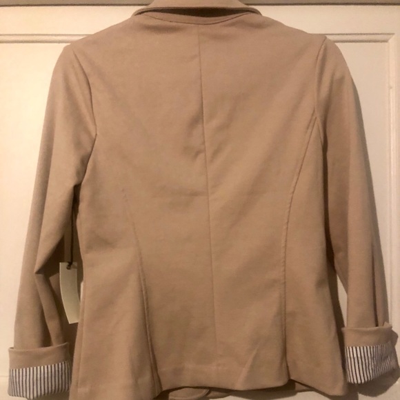 Blazer - Picture 3 of 3